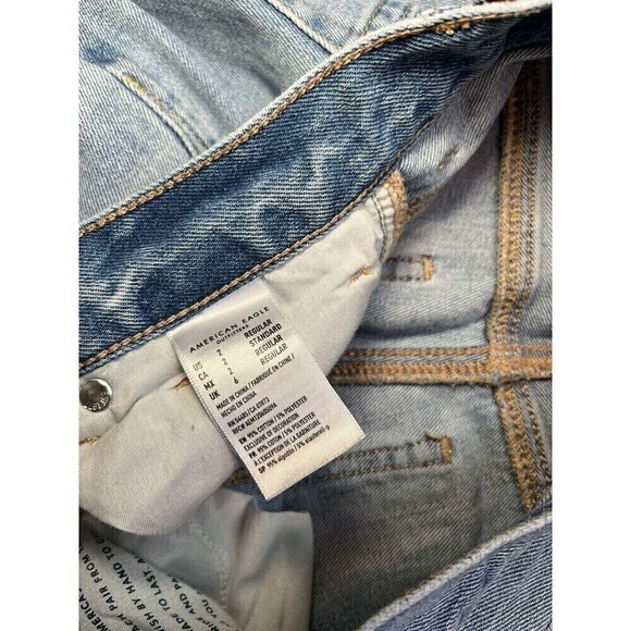 American Eagle Distressed High Rise Light Wash Mom Jean Sz 2 - Picture 4 of 8